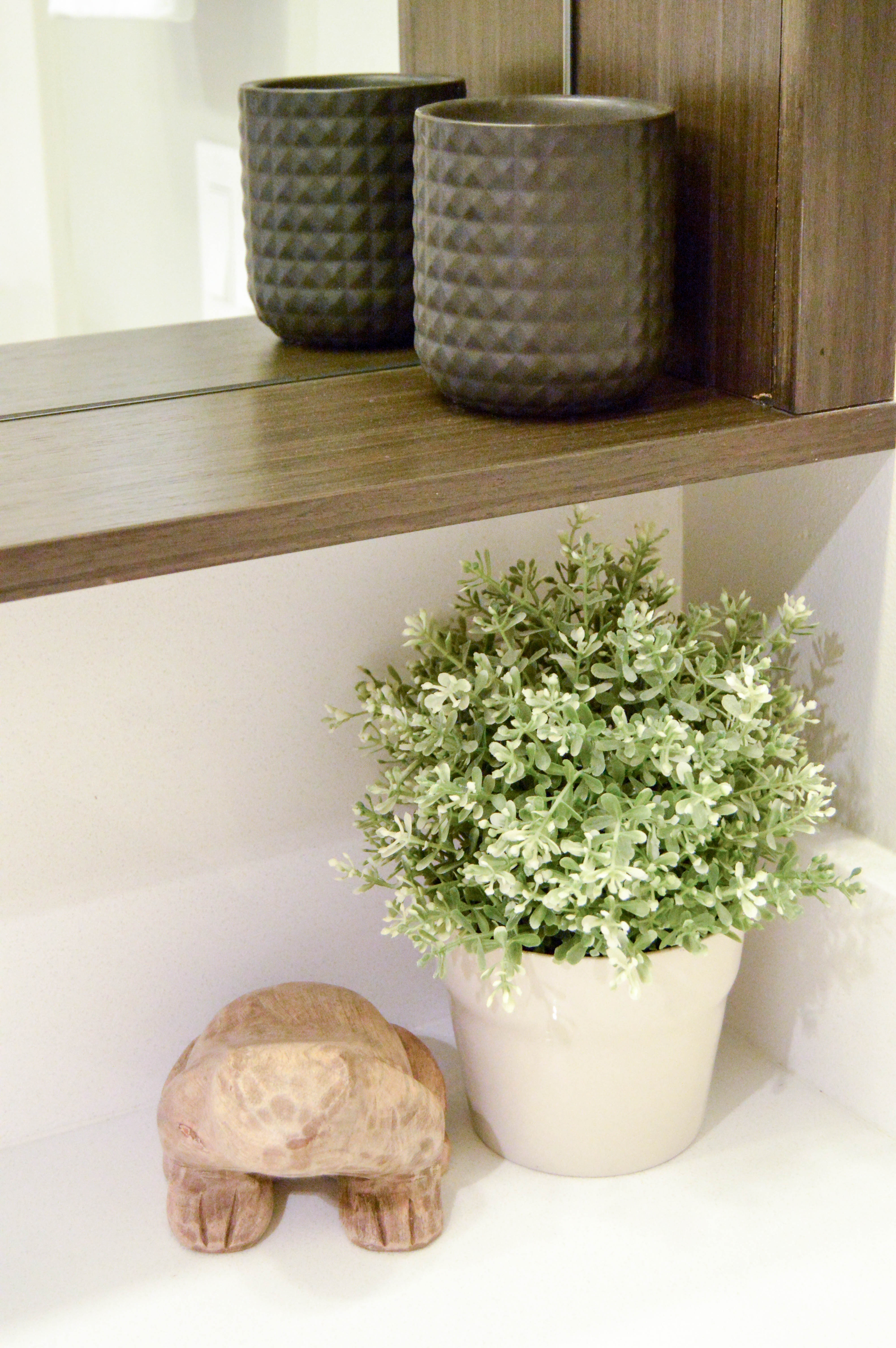 Summer decor piece: Bathroom Summer Refresh