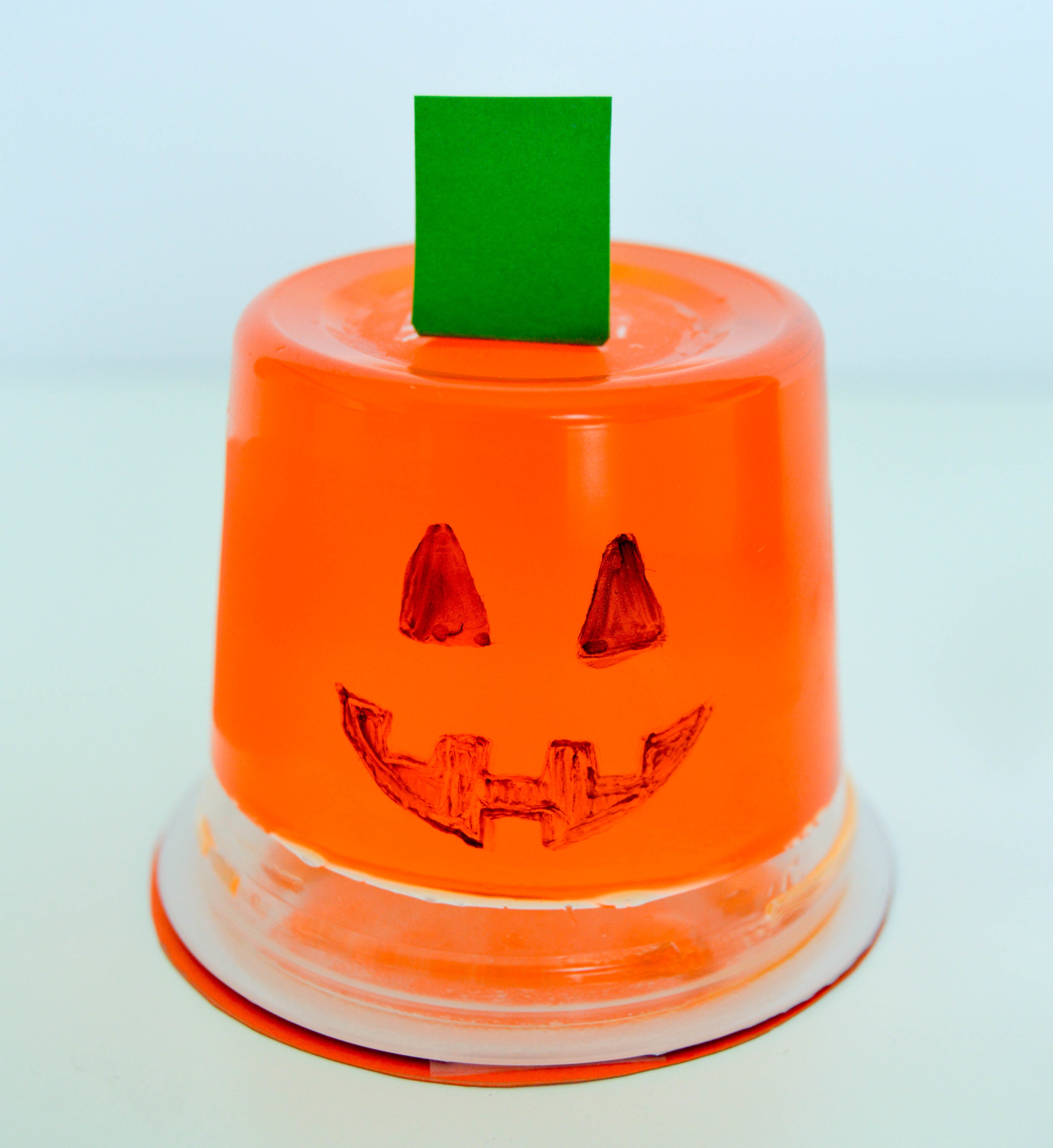 Halloween Pudding Cups & Jello Cups | Cute and easy Halloween orange pumpkin jello cup