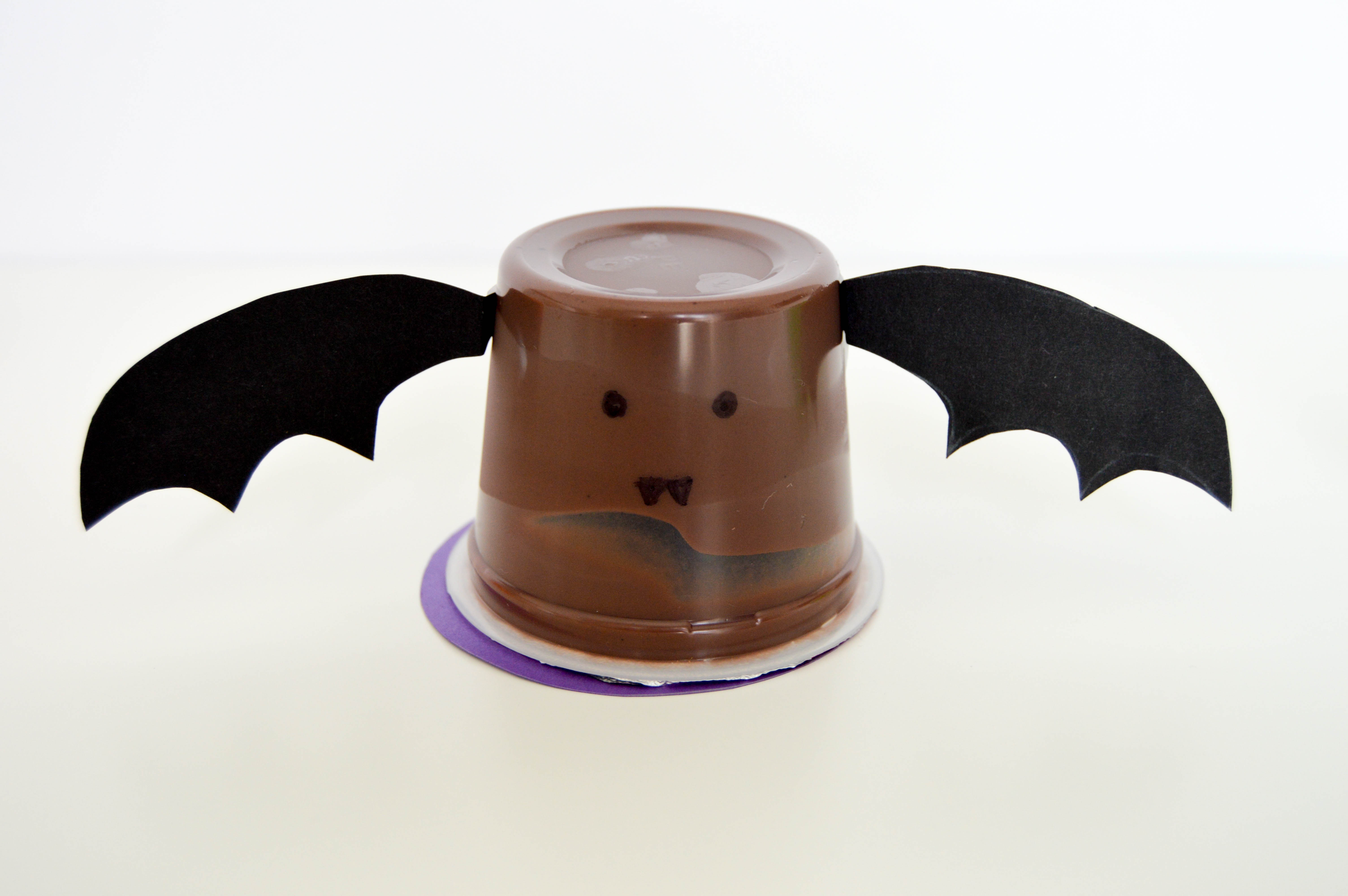 Halloween Pudding Cups & Jello Cups | Cute and easy bat pudding cup