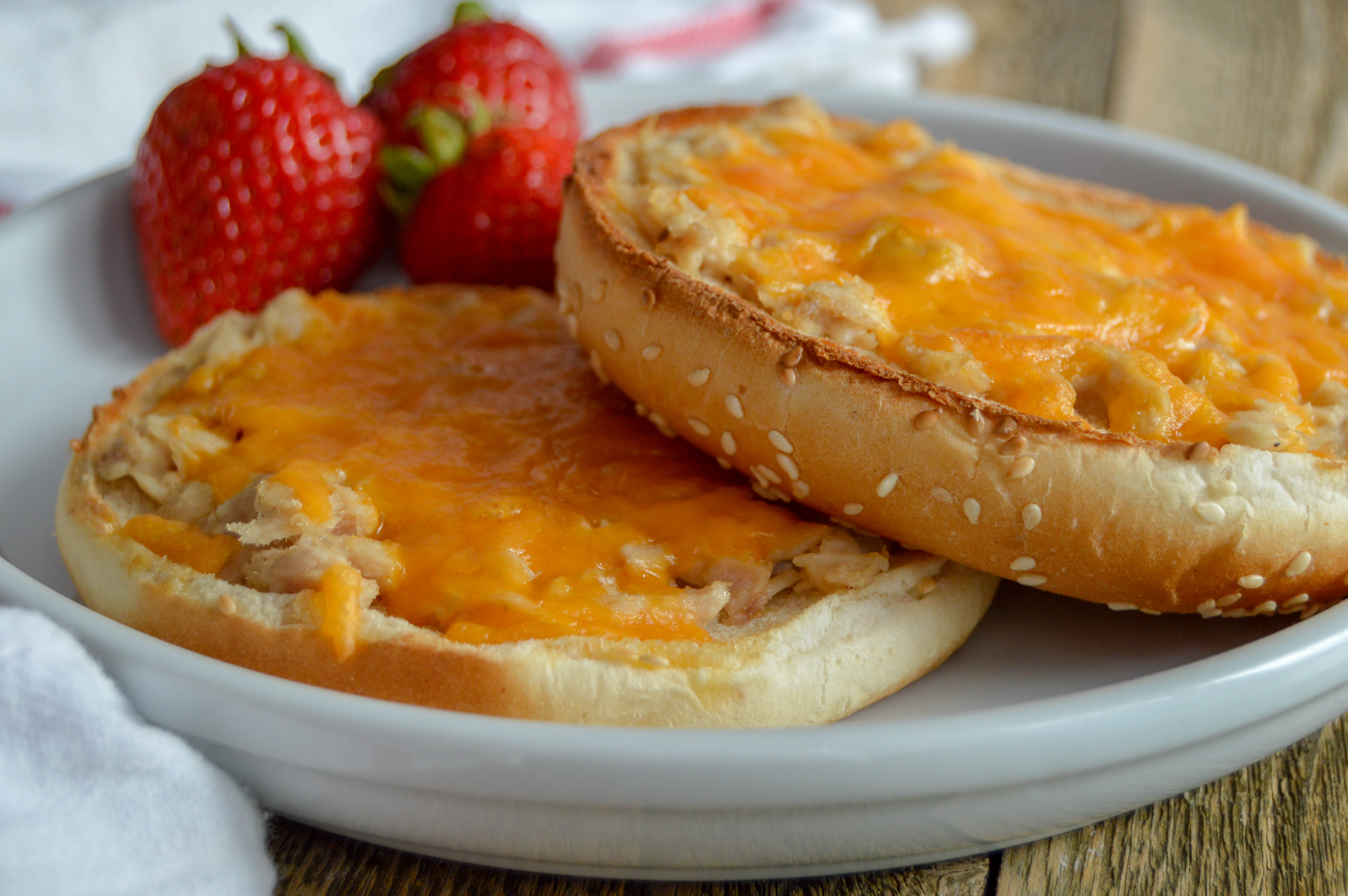 Bunwiches are an easy and quick dinner. Kids love them and they take about ten minutes to make. Tuna melt bunwiches oven recipe with hamburger buns, tuna, and cheddar cheese is a family favorite. Super easy dinner idea and kid approved! 