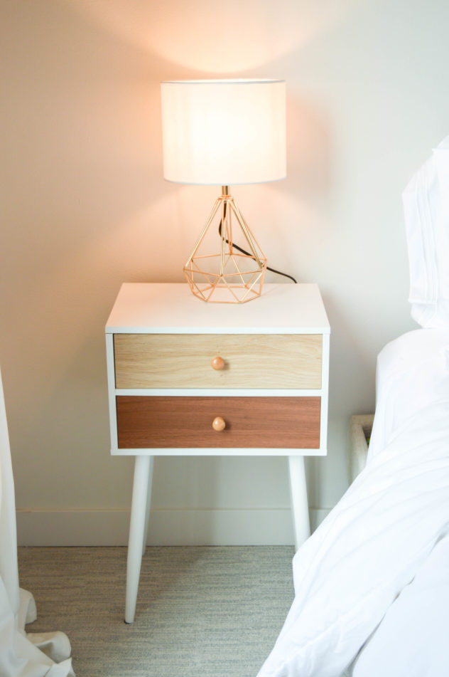 Home Staging: bedroom nightstand with table lamp