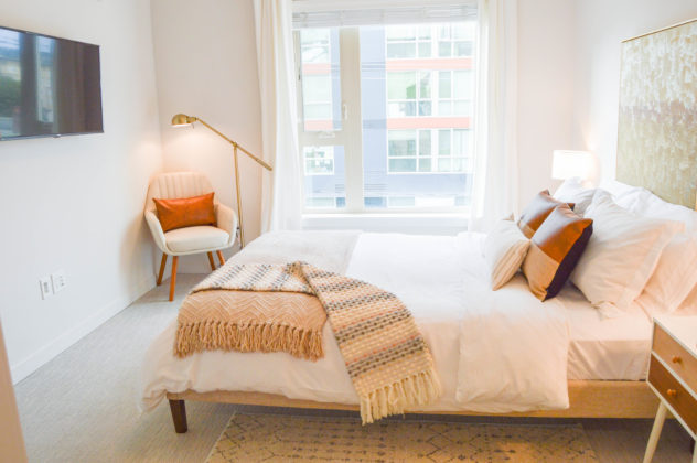 Home Staging: bedroom side angle
