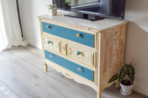Home Staging: Living room tv stand as a dresser with cool knobs