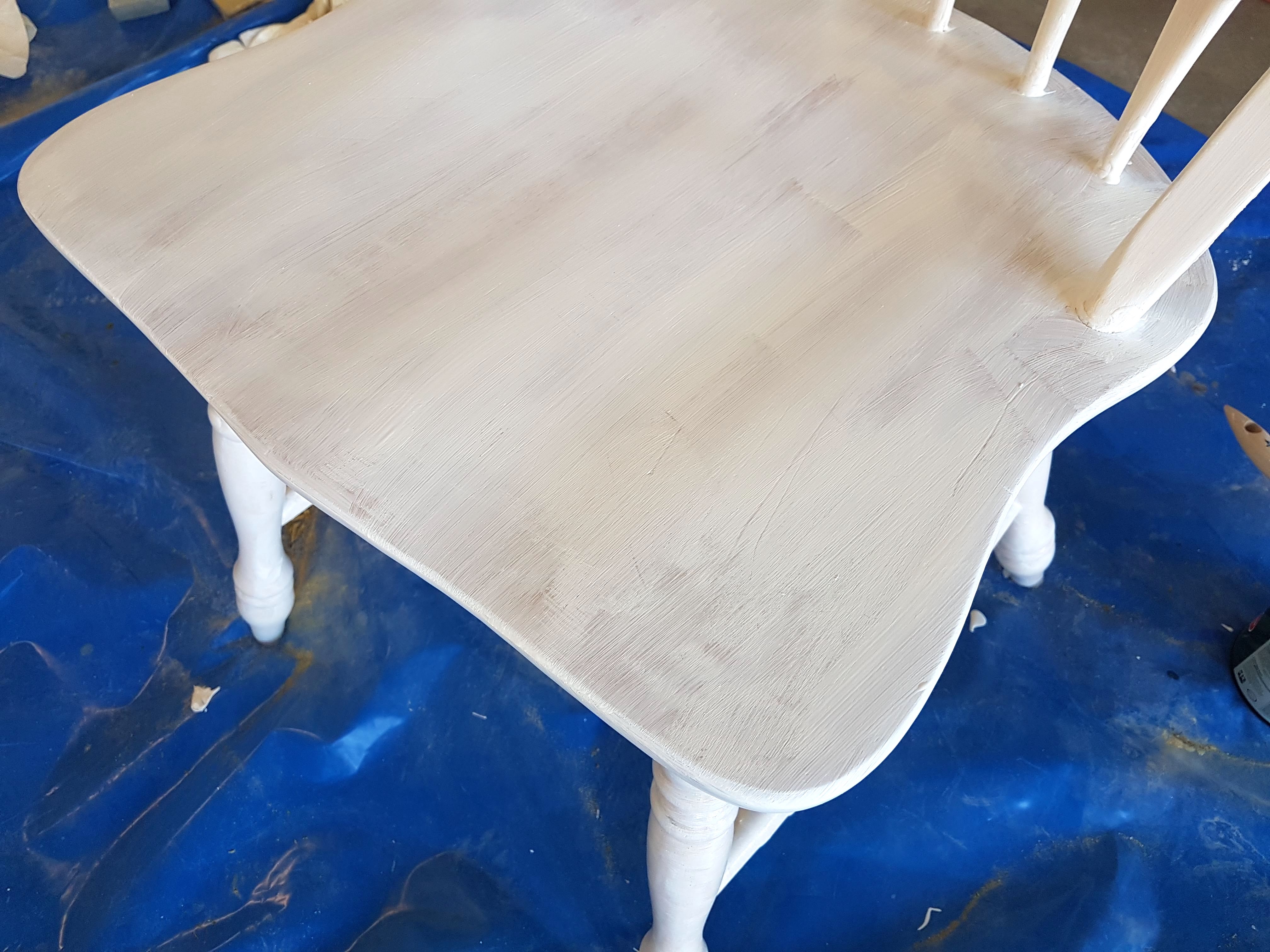 chairs primed with gripper primer