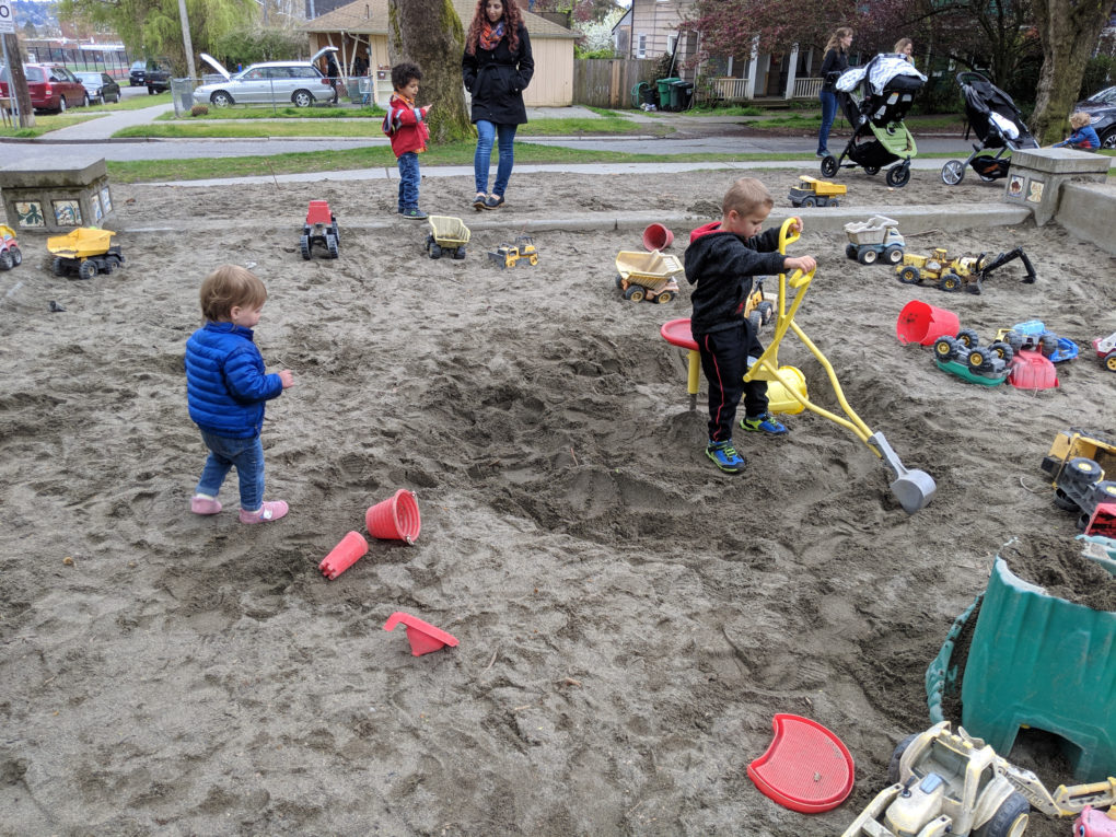 Salmon Bay Park - How to visit Seattle with kids on a 3 day trip. Fun activities to do.