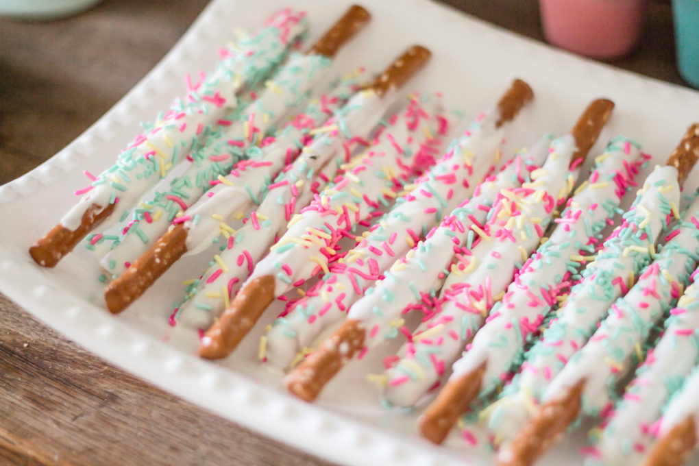 Magical Unicorn Birthday Party chocolate-covered pretzels