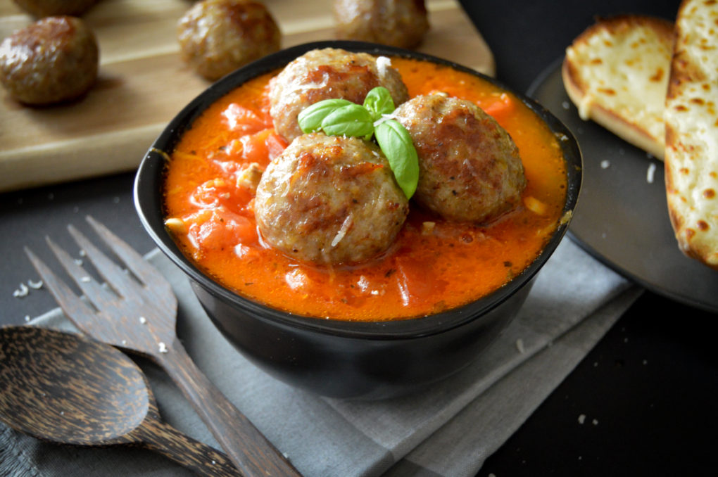 Deconstructed Meatball Subs Recipe for a quick, easy, and delicious dinner. Flavorful Italian dinner idea for busy moms that kids will love. Lazy food idea.