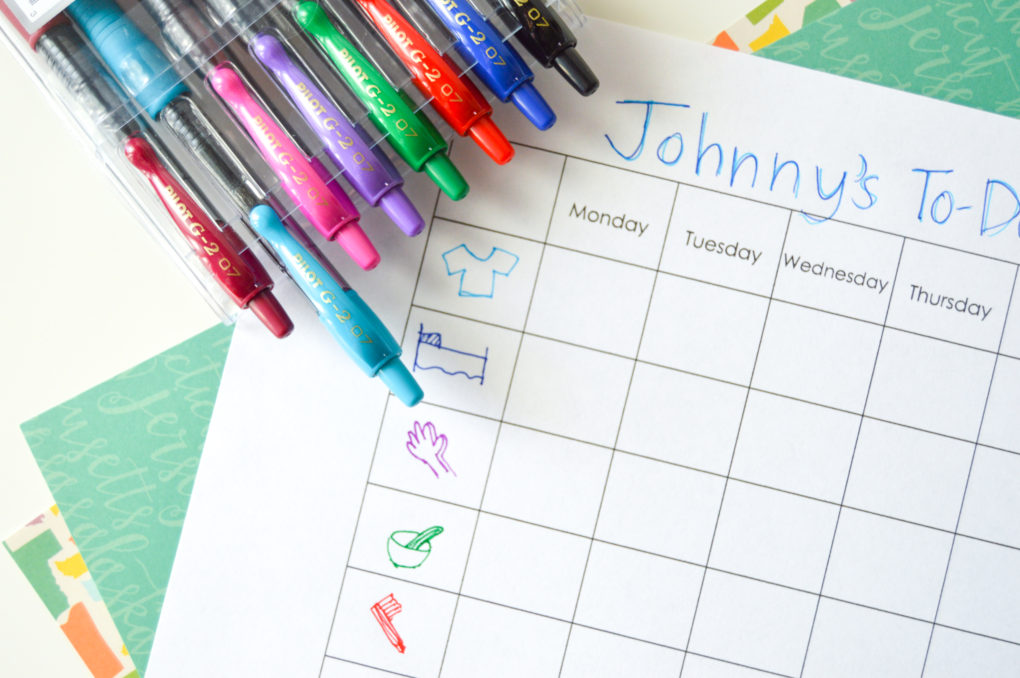Drawing toddler friendly pictures on the toddler-friendly weekly to-do list calendar chart to help your kids stay more organized this school year.