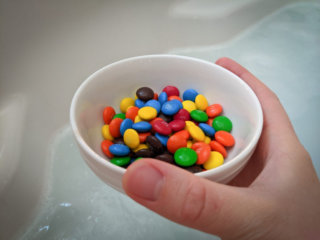 8. Snack on a treat. Ten ways to make your bath extra relaxing. The ultimate bathtime experience in the tub includes ideas like turning off the lights and lighting candles by the bathtub, sipping a cold drink and snacking on treats, using a bath bomb, etc. Learn how to treat yourself right with a soothing bath fit for a spa.