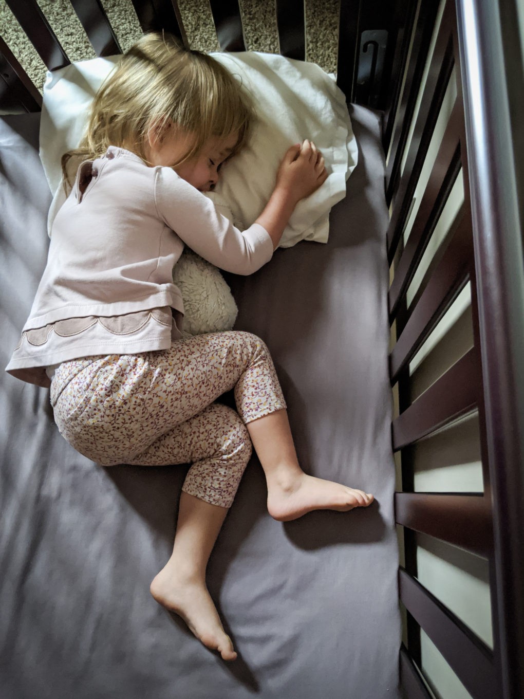 Tips and ways for how to help kids sleep in longer, go to bed faster, and overall help kids sleep better. Easy nap and bedtime tricks for your baby and kid.