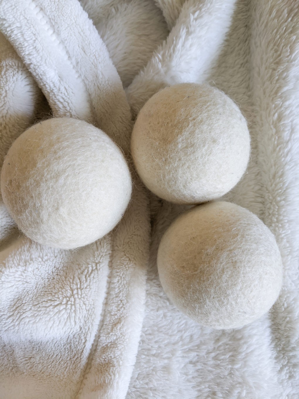 Wool dryer balls -- Environmentally friendly switches to use less single-use plastic bags, plastic wrap, dryer sheets, etc. Reusable ideas and ways to be eco friendly.
