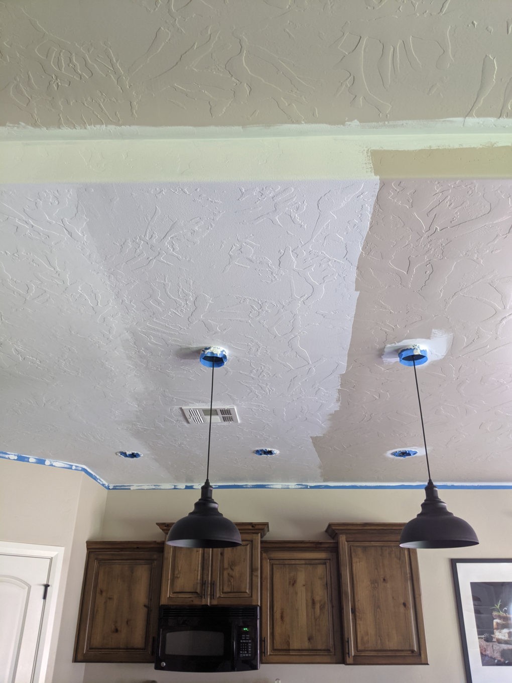 How to Touch Up Ceiling Paint in 6 Steps